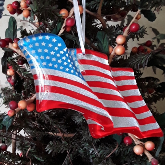 NIB Hallmark Keepsake American Flag Glass Ornament - Picture 3 of 14